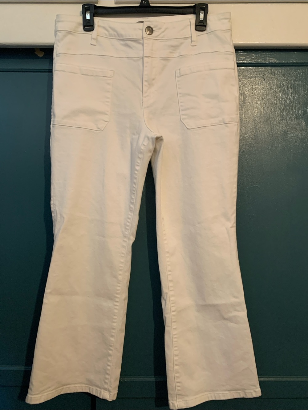 Kut from the Kloth White Bootcut Jeans with Back Patch Pockets